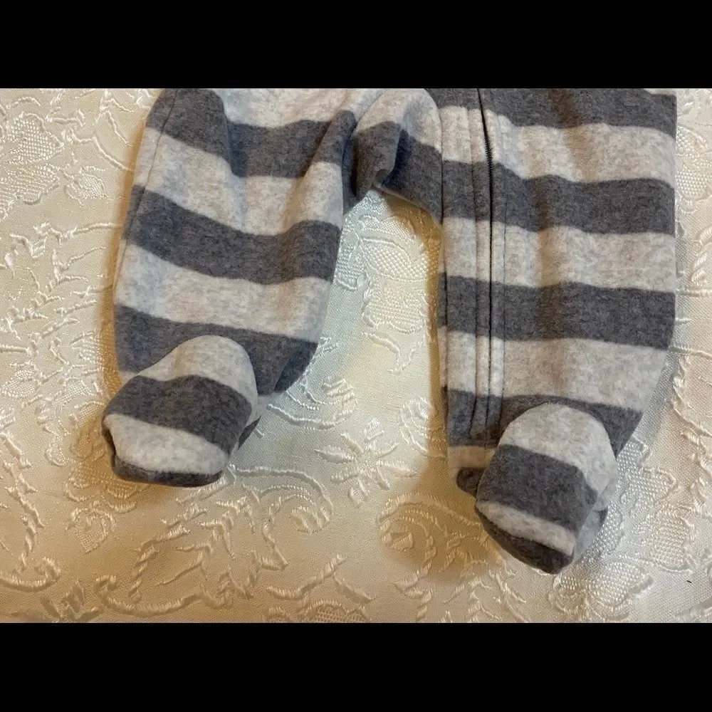 🎉Carter’s  baby boy zippered jumpsuits  size 3 M